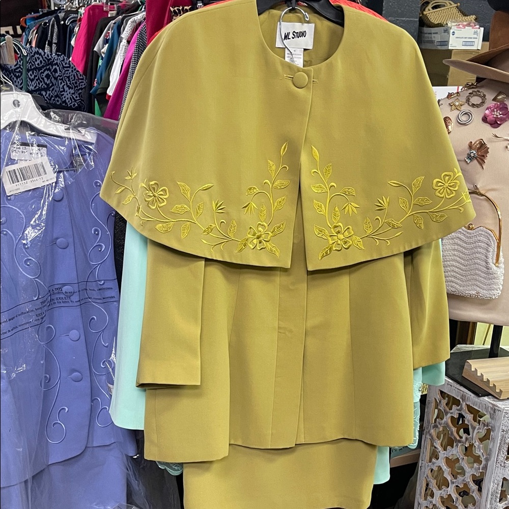 Elegant Yellow Embroidered Cape Jacket - Picture 1 of 3